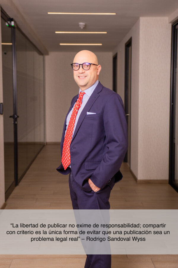 Juan Rodrigo Sandoval Wyss abogado fantasma